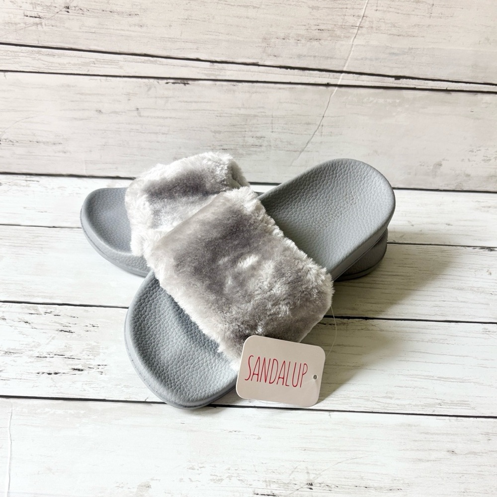 Women’s Grey SANDALUP Plush Strap Slide Sandals - Grey Faux Fur Sz US 6 NWT